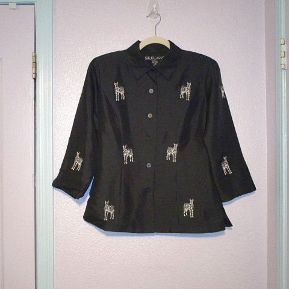 Vtg 100% Silk Blouse Top Size 4 S Embroidered Button Up Safari Old Money 80s NWT